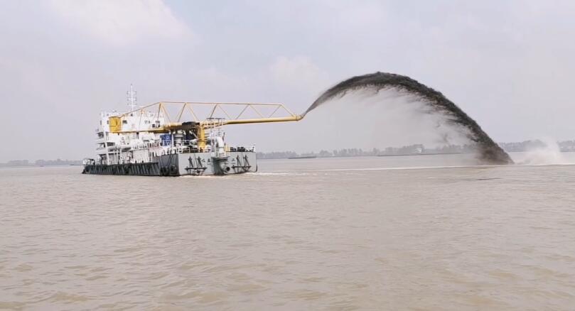  "Most Team" Channel Dredging Project Department in the Middle Reaches of the Yangtze River