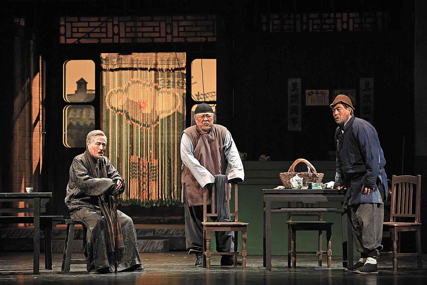 话剧《茶馆》已走过63个年头,演出700余场,在海外被誉为"东方舞台上的