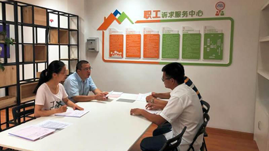  The working group of the General Labor Union of Guifeng Huicheng, Jiangmen Xinhui District, has a set of ways to do practical things for employees: compile "treasure" and "recharge" feelings