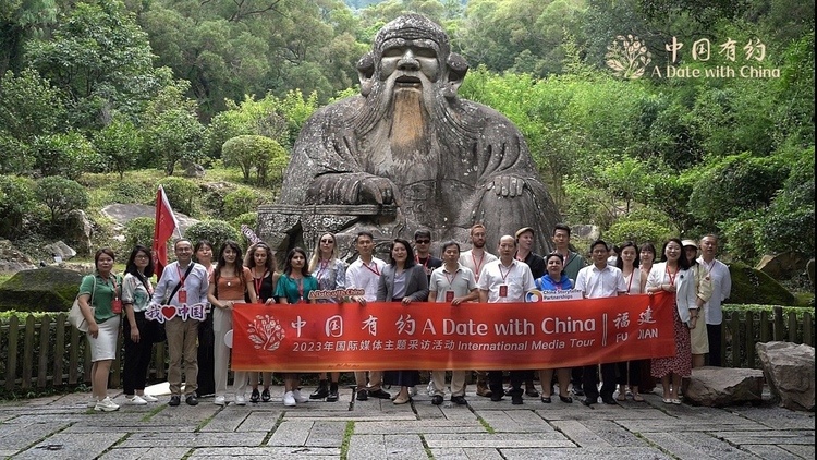 穿越式打卡：一天三地，和外国友人对话古今