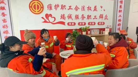  Hubei: Warmth surges in the labor union post station in the snowstorm