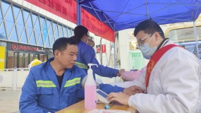  The labor union post station in Jiaocheng District, Ningde, Fujian Province carried out charity free clinic to protect the health of outdoor workers