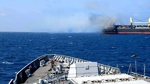 一艘货轮在也门荷台达附近遭袭 1名船员失踪