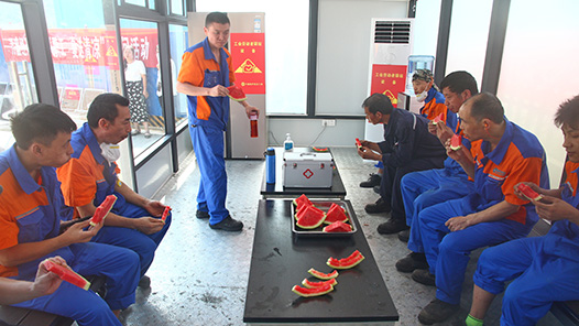  Liaoning Wafangdian City added two labor union stations for outdoor workers