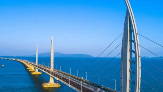 ”港珠澳大桥游”开通半年 游客已达14.9万人次