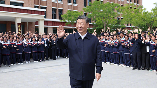  Xi Jinping stressed during his visit to Qinghai that we should continue to promote the ecological protection and high-quality development of the Qinghai Tibet Plateau, and strive to write a chapter of Chinese style modernization of Qinghai