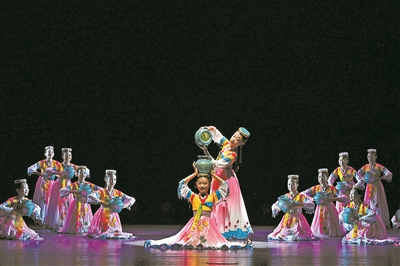 144名西藏青少年登台国家大剧院