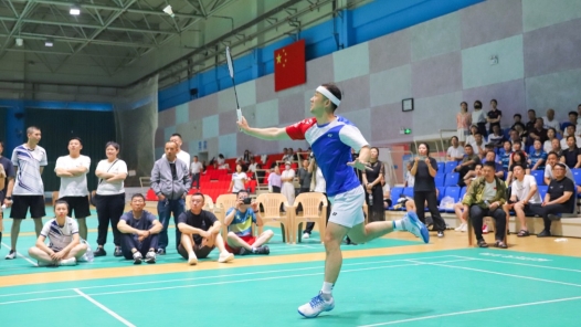 吉林省梅河口市总举办首届职工羽毛球比赛