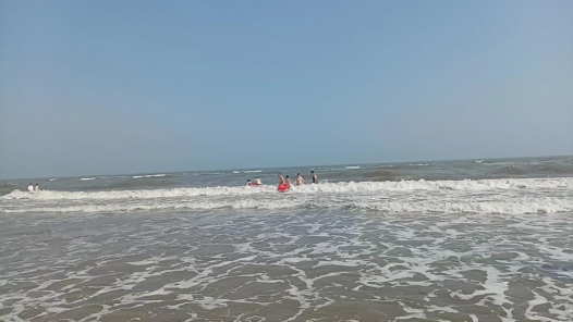 黑龙江省疗休养职工在北戴河勇救四名俄罗斯溺水儿童