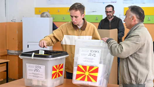 北马其顿新政府宣誓就职