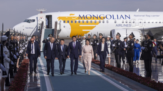 建交30余年 蒙古国总统首次访问乌兹别克斯坦