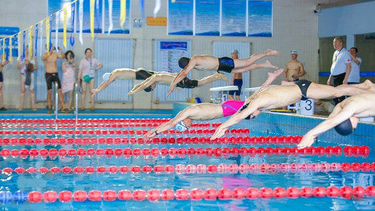 合肥市第五届职工运动会游泳比赛在蜀山区举行