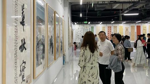 山东聊城举办职工书画摄影作品展