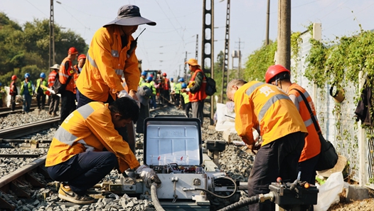 为期53天 川黔、成渝、兴珞铁路全面启动大修集中修