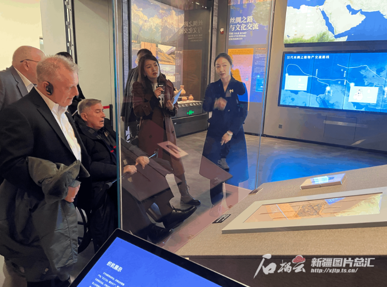 传递“飞虎情谊”推动友好交流发展 美中航空遗产基金会代表团访问新疆