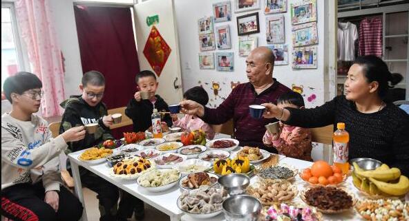 “就地过年”引爆“花式年夜饭”，您选了哪一种？