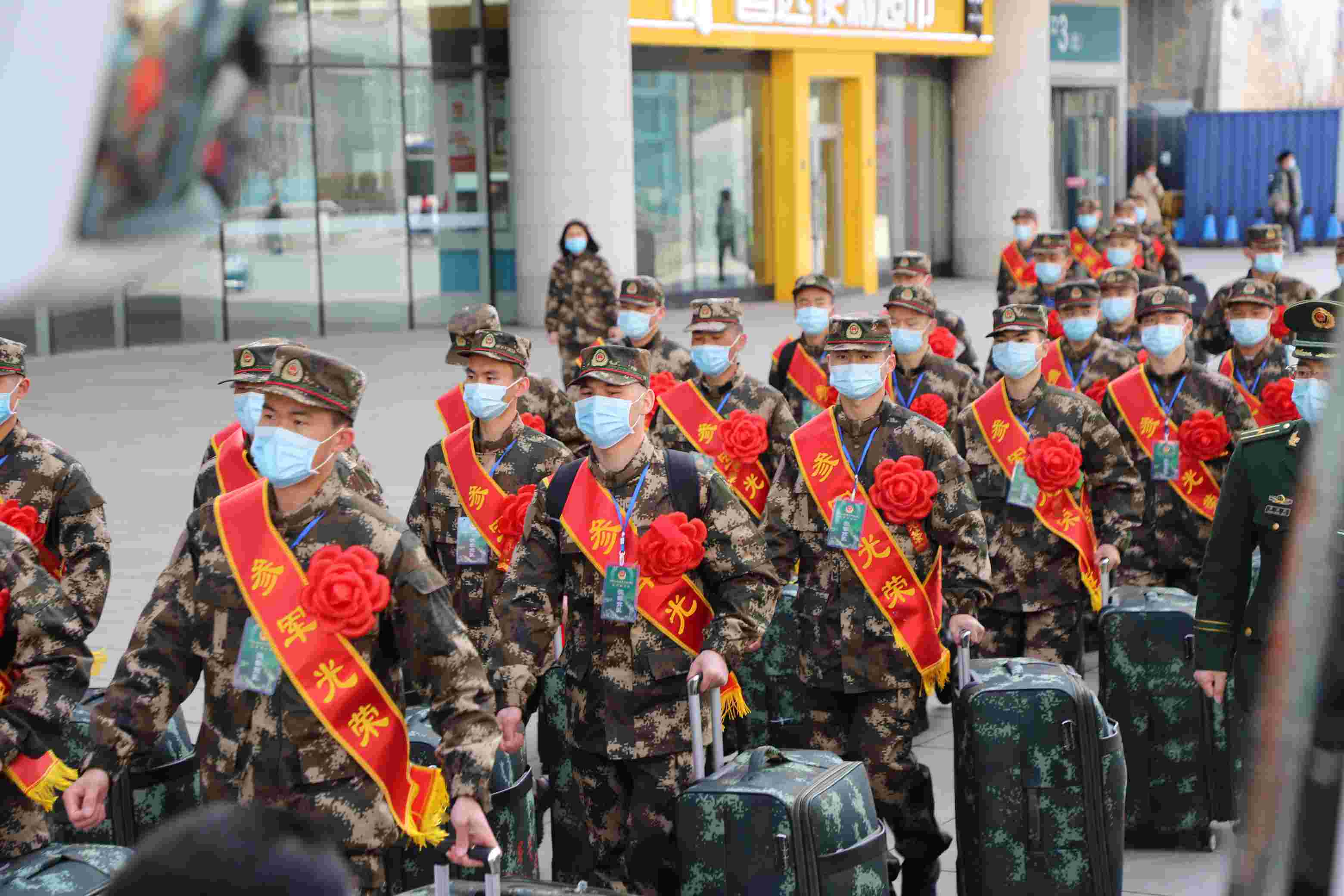 走當兵去武警瀋陽支隊首批春季新兵入營兵員成分全為大學生