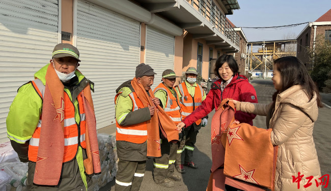 青島市嶗山區中韓街道總工會啟動春節送溫暖活動