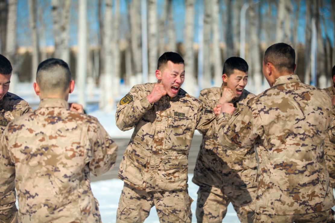 武警冬季体能训练服图片