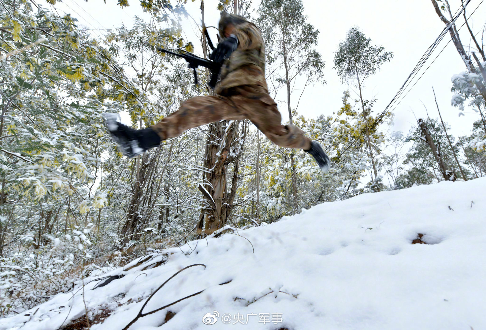 今天你那冷吗快来看陆军官兵雪中训练热血沸腾