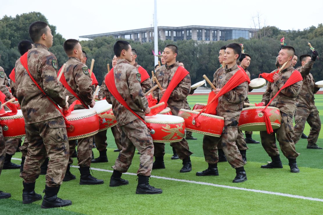 軍營的春天春風十里練兵備戰我在軍營等你