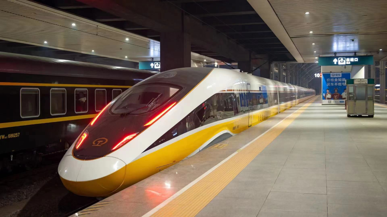 世界领先新型复兴号高速综合检测列车上线