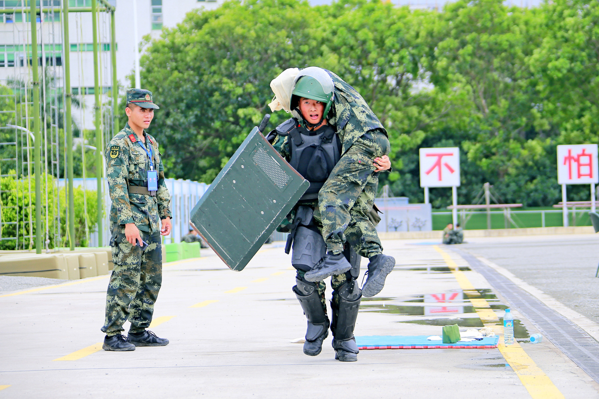 武警傅凌机动二总队图片