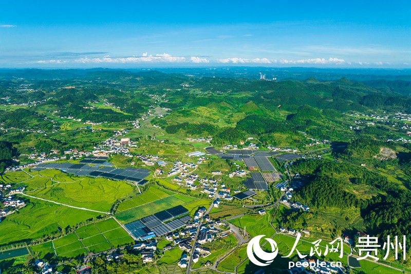 航拍贵州遵义花茂村全景人民网 涂敏摄