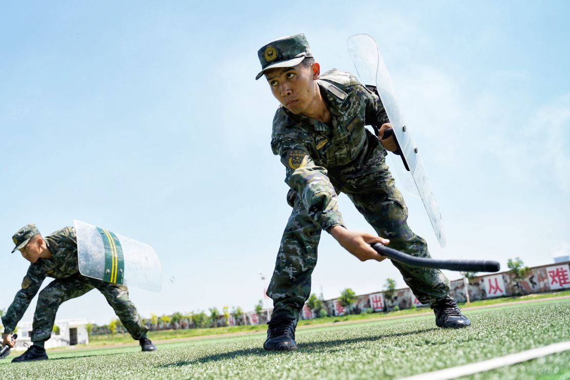 战高温斗酷暑武警陕西总队新兵团夏季练兵掠影