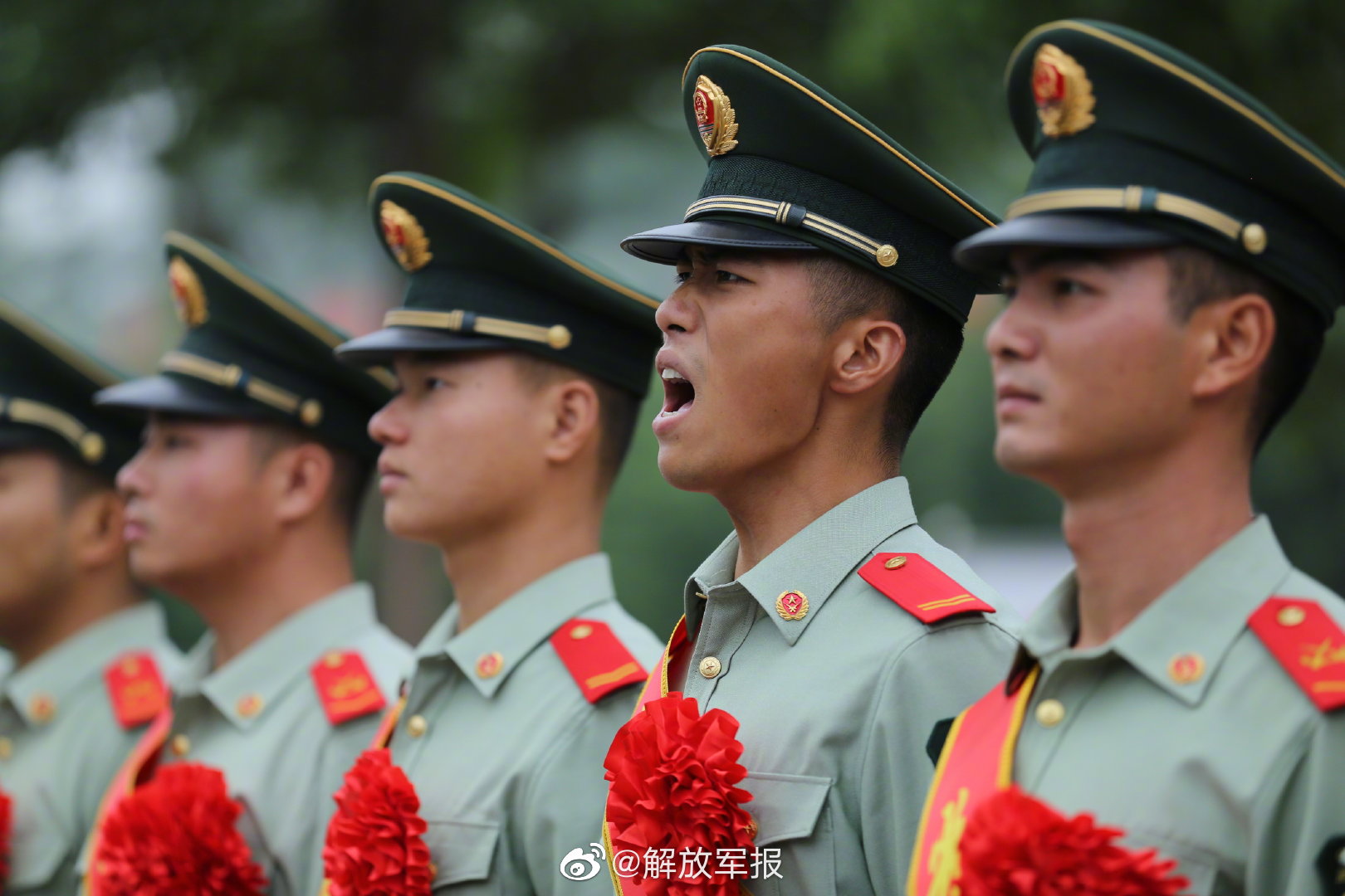 武警退伍军装图片