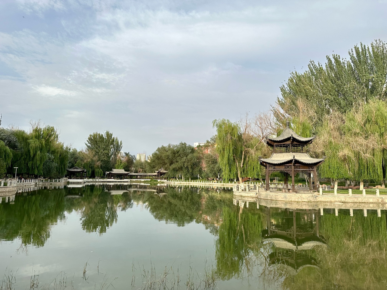 沿着河湖看新疆丨哈密城里有个天然氧吧 