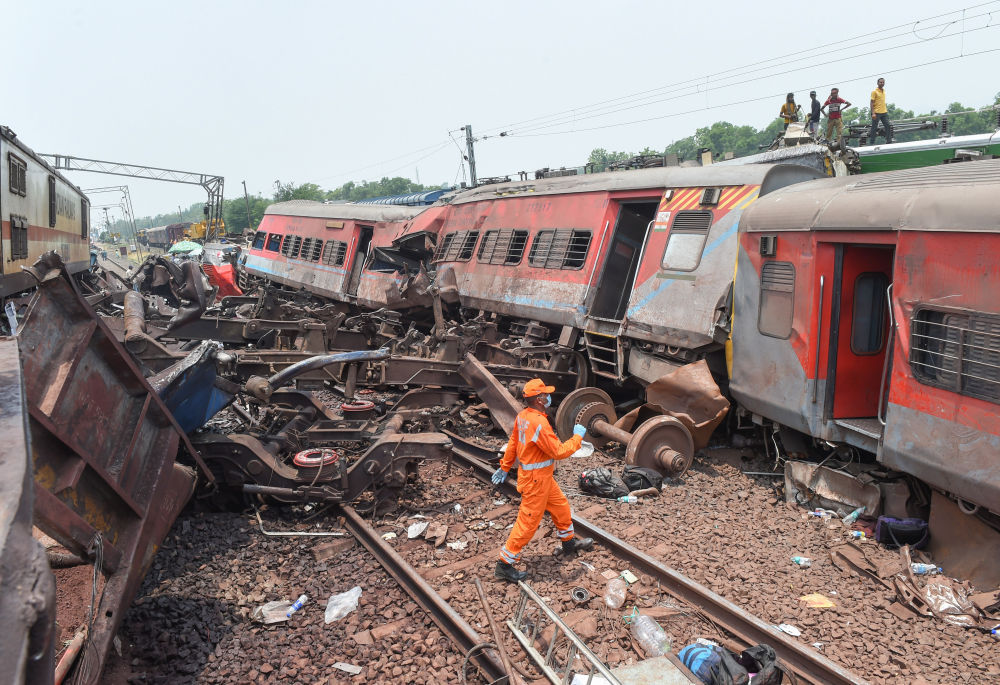 印度4日公布去年10月一起严重火车相撞脱轨事故调查结果,出事原因是