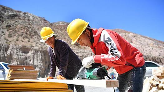 河北雄安新区总工会开展送清凉慰问活动