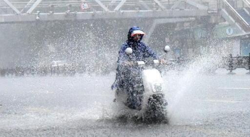 陕西商洛发布气象预警 多地未来两小时将有短时暴雨