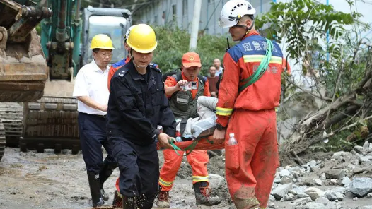 四川多部门紧急开展雅安汉源山洪灾害救援抢险工作