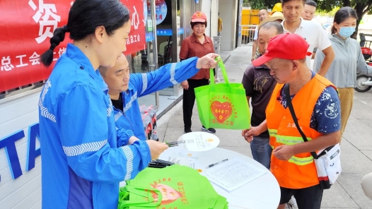 上饶市信州区多家驿站“工会送清凉 防暑保安康”活动正在进行中