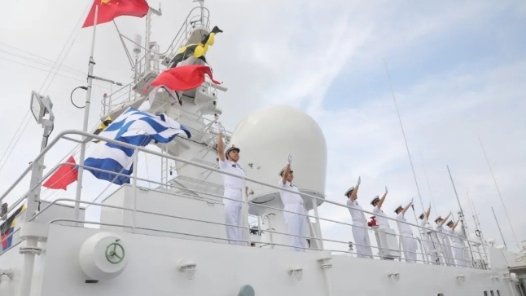中国海军“和平方舟”号医院船首访马达加斯加