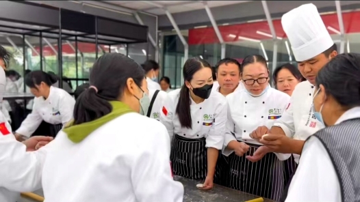 丽江市永胜县总工会中式面点师晚班培训班开班