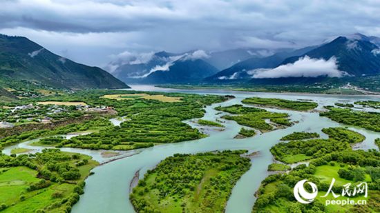 雅尼国度湿地公园时局如画。东谈主民网记者 次仁罗布摄