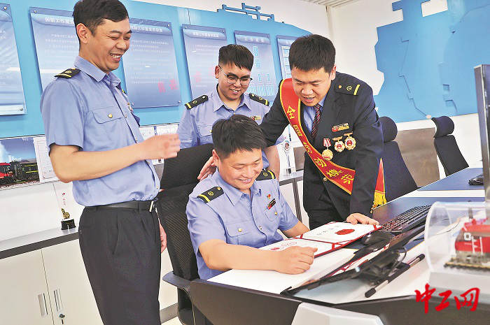 2959638_tpzz_1745830339943_b 2959638_tpzz_1745830339943_b